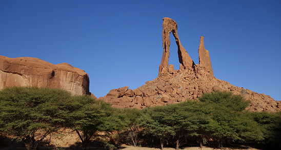 Südlich des Ennedi–Massivs liegt eine Landschaft mit phantastischen Felsformationen, Tschad
