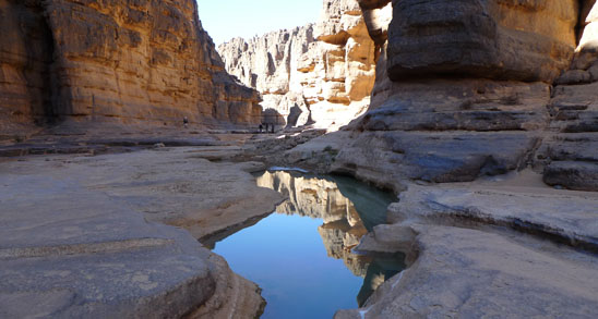 Eine der vielen Wasserstellen im Tassili Immidir, Algerien