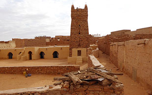 Blick in den Innenhof der Moschee von Chinguetti, Mauretanien