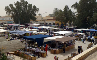 Marktplatz in der Oase Douz, Tunesien