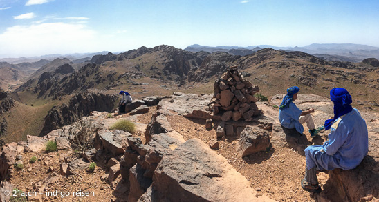 Ausblick vom Djebel Kouaouch auf die Bergketten des Saghro Massivs