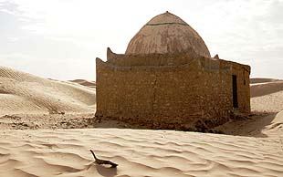Das Grab eines Marabout, eines Heiligen im Islam, Grand Erg Oriental, Tunesien