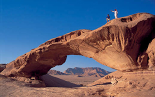 Felsbogen im Wadi Rum, Jordanien