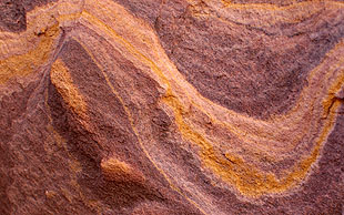 Immer wieder faszinieren die Farben des Sandsteins – hier handelt es sich um Einlagerungen von Eisenoxid und Schwefel, Closed Canyon, Sinai